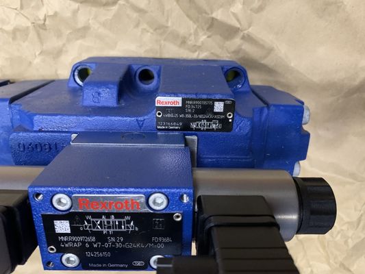 Rexroth R900705775 4 WRKE 25 W 8 - 350 L - 33/6 Z.B. 24K31/A5D3M 4 WRKE 25 W 8 - 350 L - 3 X/6 Z.B. 24K31/A5D3M Proportional Directional Valve